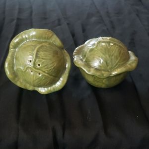 Salt and Pepper Shaker. Ceramic.